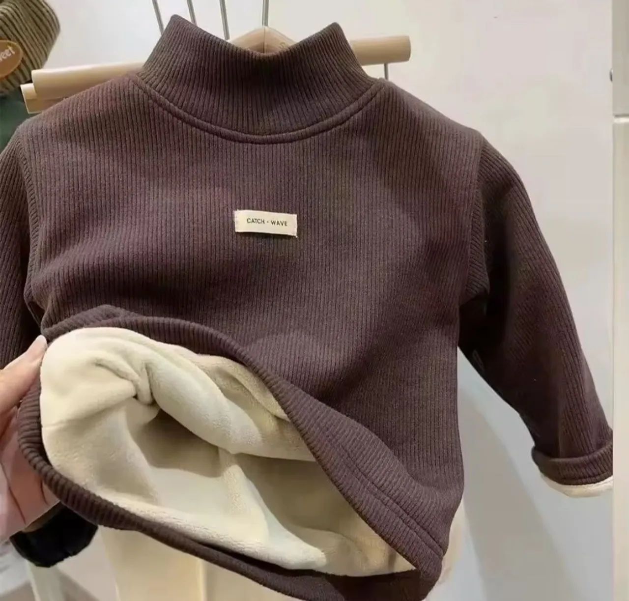 Blusa Infantil de Gola Alta Forrada (4 à 6 anos) Marrom NOVA
