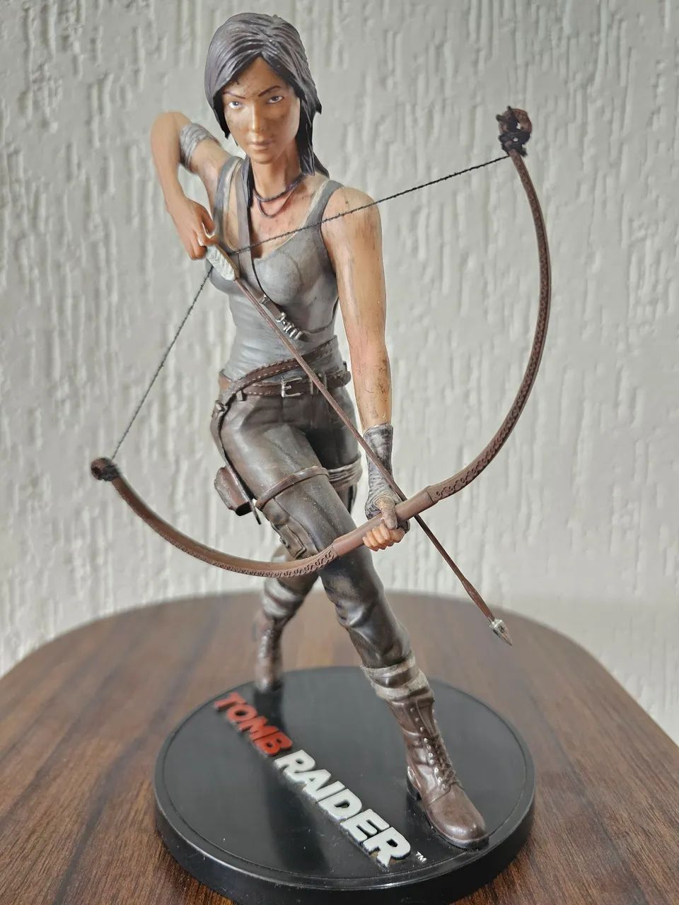 Lara Croft Tomb Raider figure estátua Gameforged
