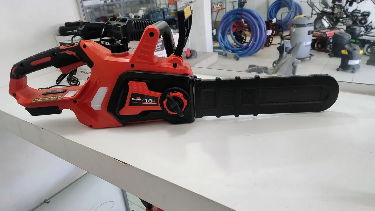 Motosserra Elétrica Toyama 18V - Potência e Praticidade!