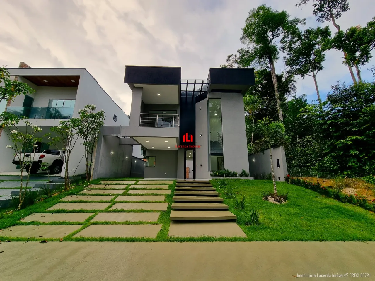 Alphaville Manaus 4, Casa Duplex com 3 quartos/suítes, Piscina, Semimobiliada, terreno 368
