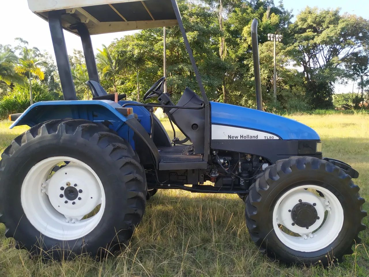 Trator New Holland TL 80 4X4 