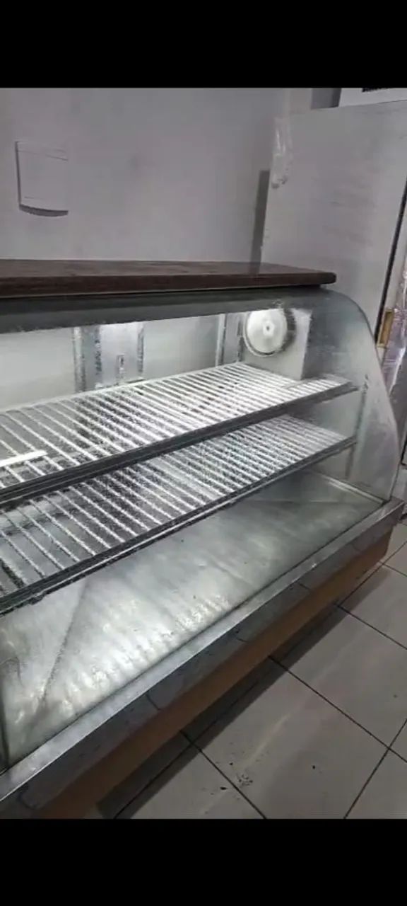 Vendo Balcão de frios. Ideal para comércio de padaria, doceria, exposição alimentícia  - Foto 2