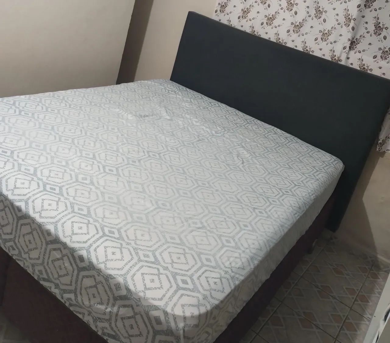 Cabeceira e cama Box Queen size 64311998322306122