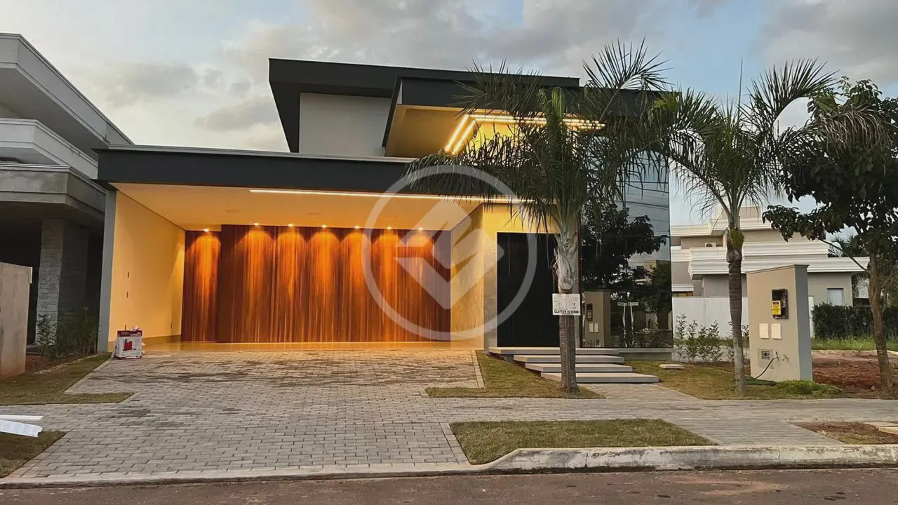 CASA DE ALTO PADRÃO NO PORTAL DA MATA COM 4 SUÍTES E 273M DE ÁREA CONSTRUÍDA, COM PLANEJAD