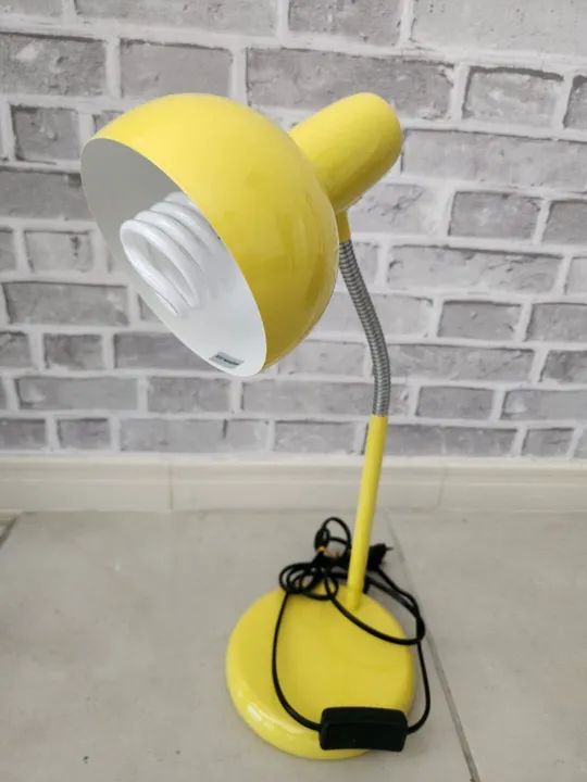 Luminária Amarela em metal - Foto 2