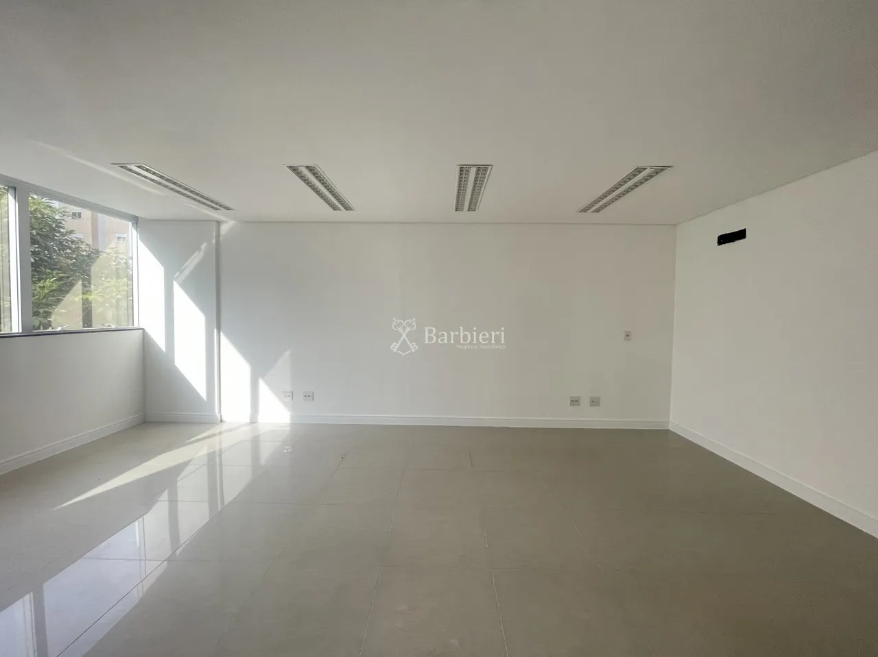 Sala Comercial para Locação com área útil 40,00 m² e 1 vaga no bairro Jardim Blumenau em B