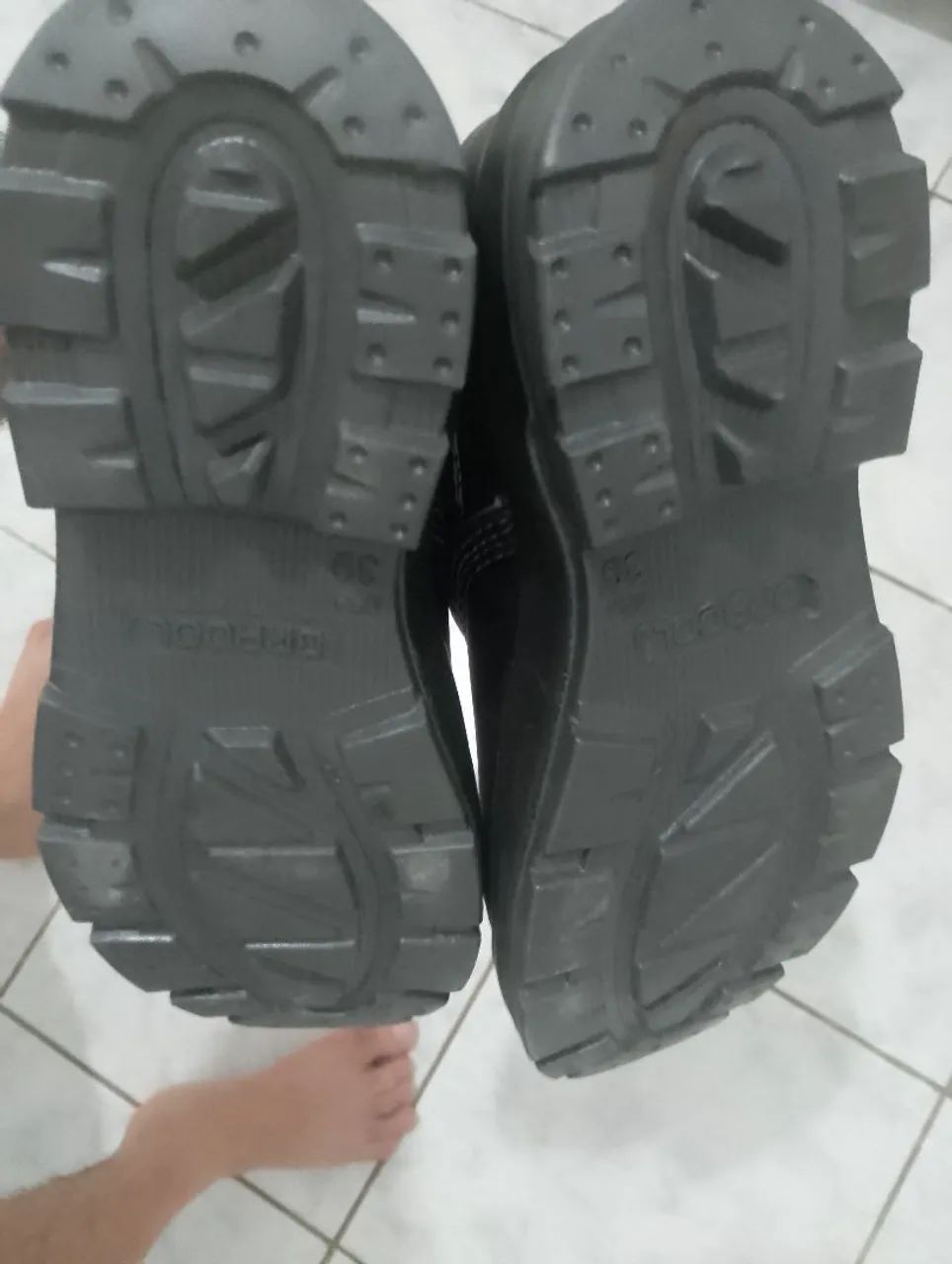 Bota de couro número 39 - Foto 2