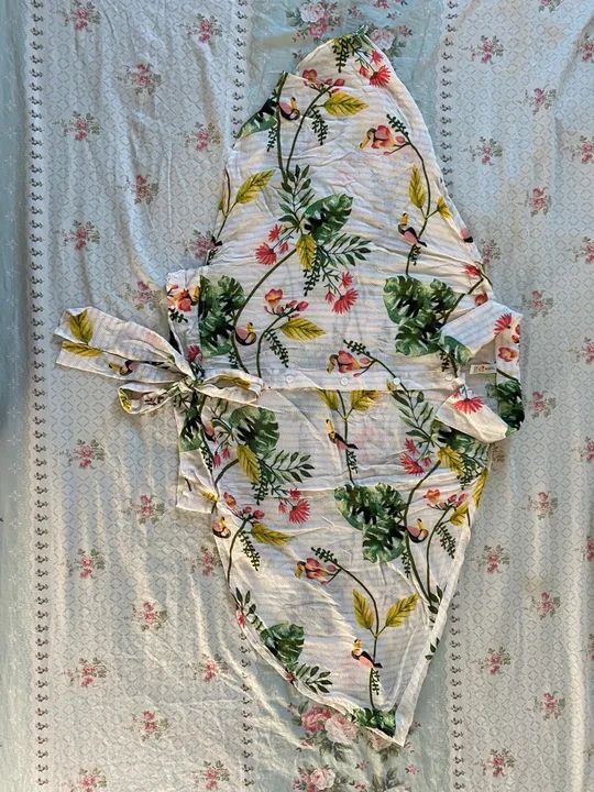Vendo blusa floral tamanho P - Foto 2