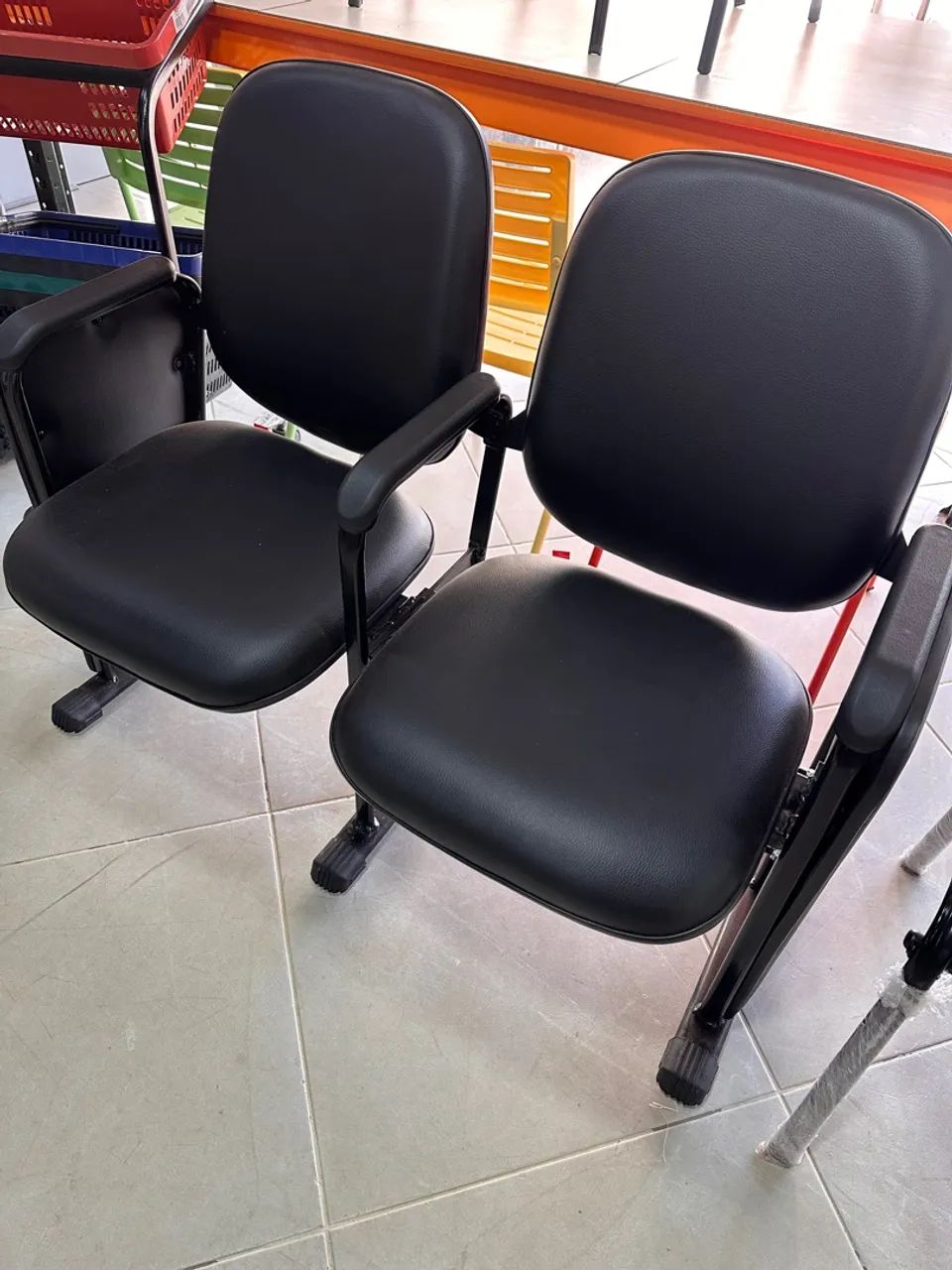 Cadeiras para Igreja - SOLICITE ORÇAMENTO - MÓVEIS PARA ESCRITÓRIO  - Foto 3