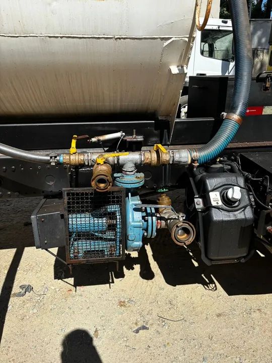 Mercedes Benz 1719 Pipa 2013 - Foto 3