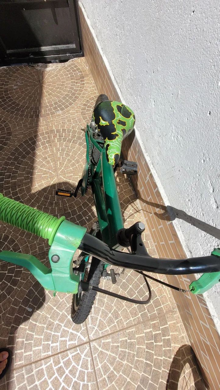 Bicicleta infantil verde - Foto 2