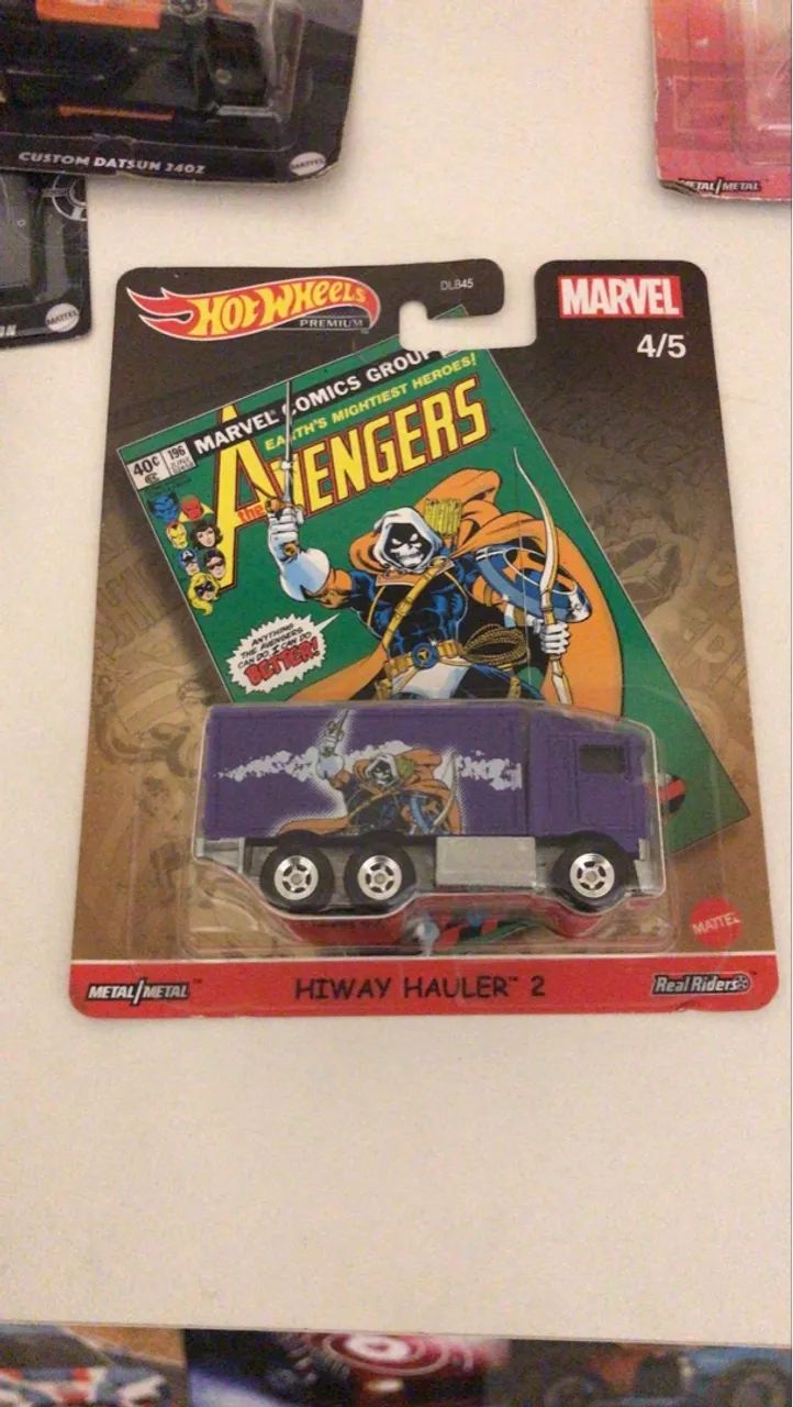 Hot wheels premium Marvel Advengers hiway hauler 2