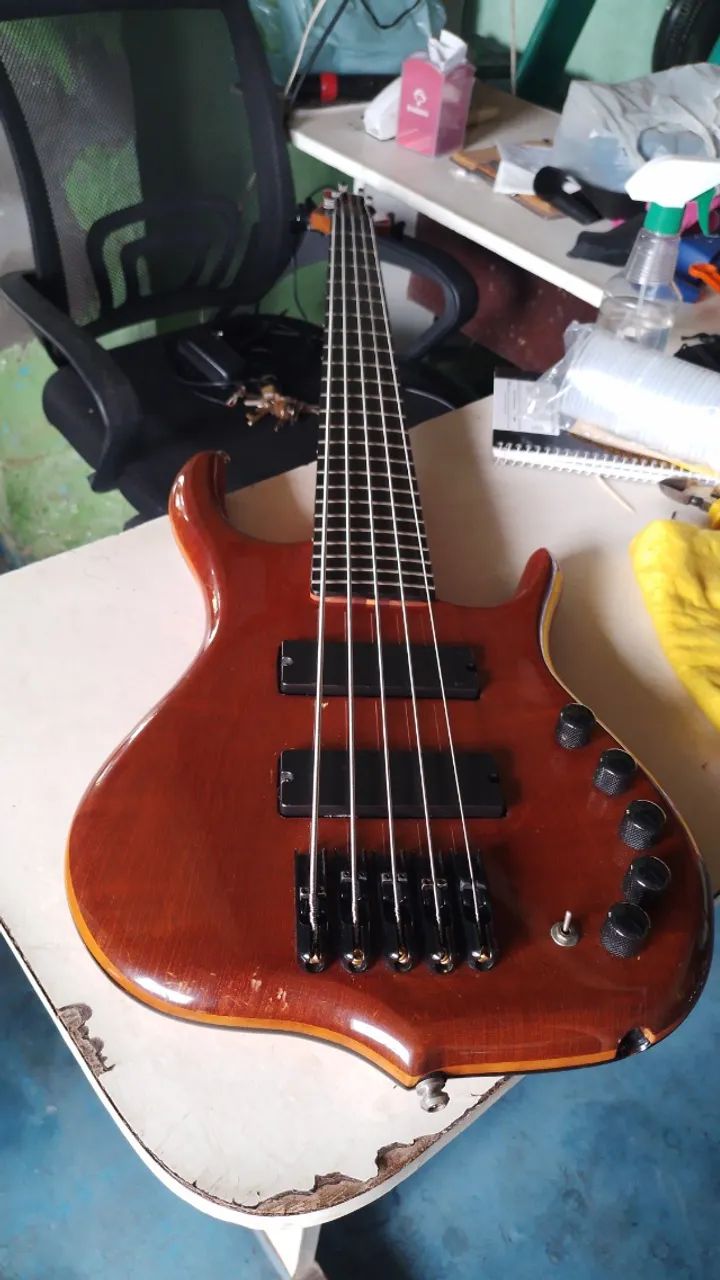 Vendo baixo Modelo kenesmitrhe captadores emg dc45 circuito mlagus som incrível  - Foto 4