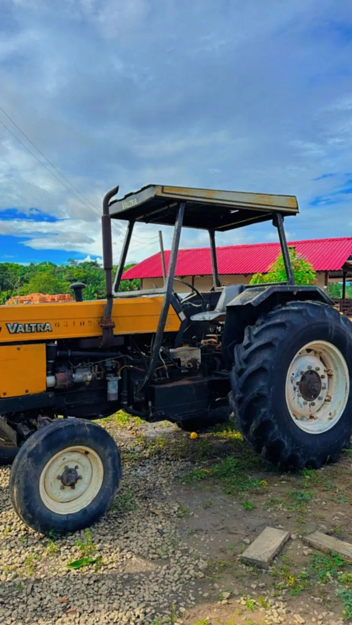 Trator Valtra 785 
