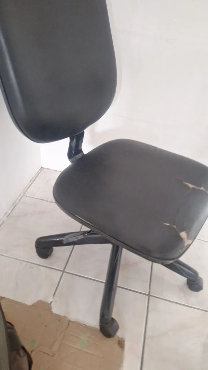 Cadeira de escritório  com rodas 