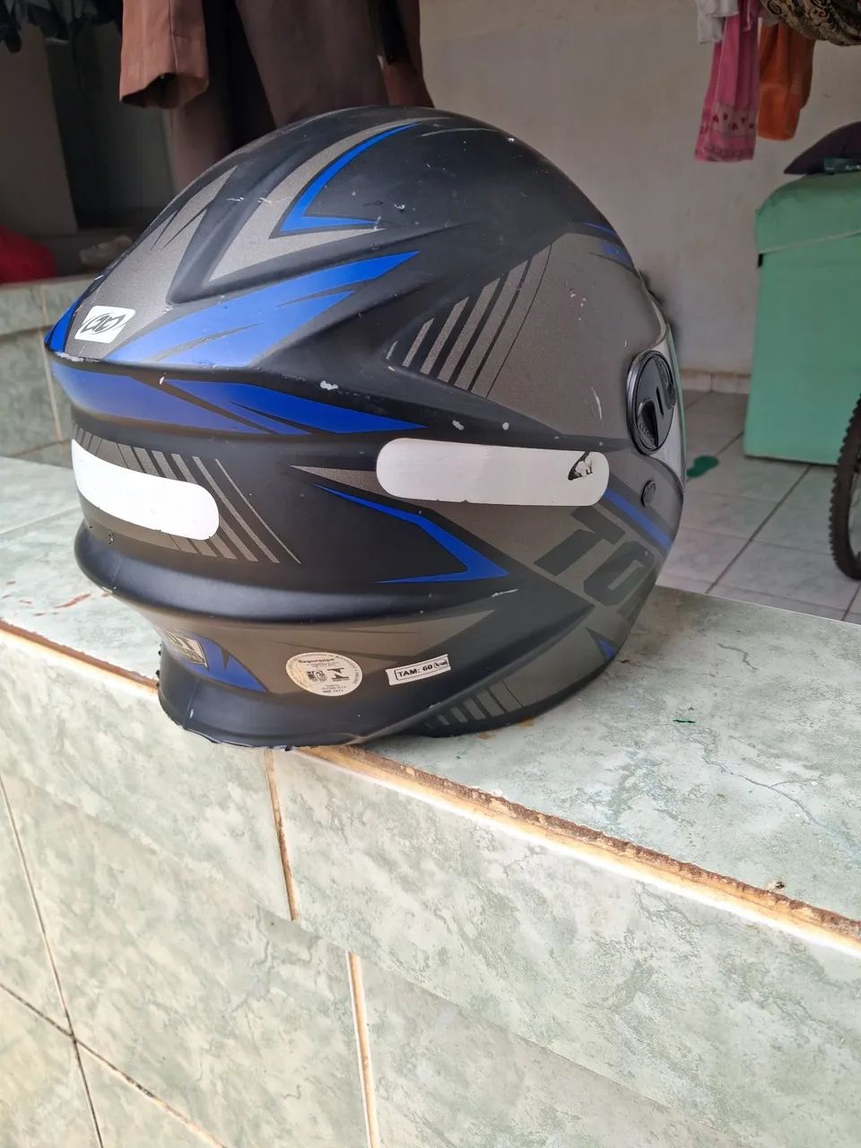 Vendo capacete,  um branco e um azul ,número 60,  - Foto 8