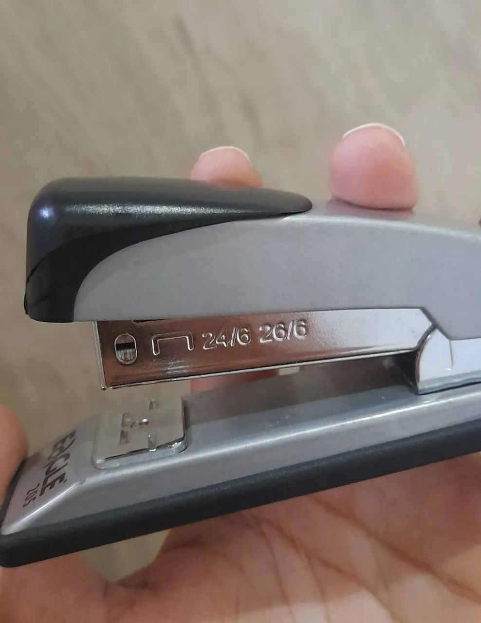 Grampeador 205 + Caixa com 5000 Grampos - Eagle - Foto 3