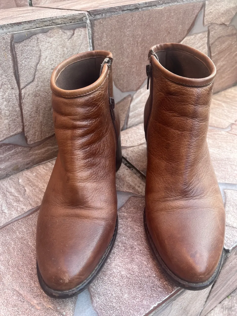 Botas de Couro Marrom - Elegância e Conforto