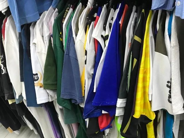 Frete Grátis. Kit com 5 camisetas tamanho M seminovas - Foto 2