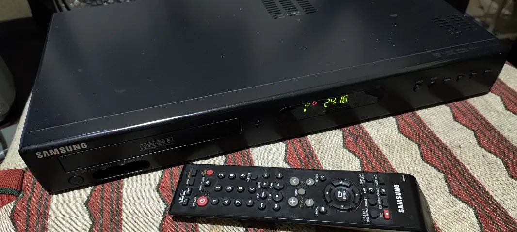 Gravador Dvd Multimídia De Mesa Samsung R170 Sem Detalhes. Preto - Foto 4