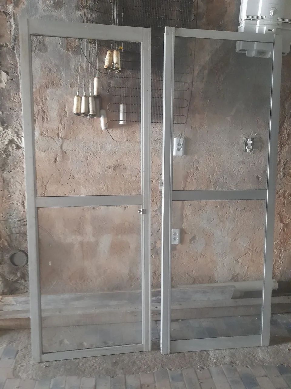 Porta de vidro de varanda 2 folhas 2,05 X 1,50 cm  sem trilhos  - Foto 3