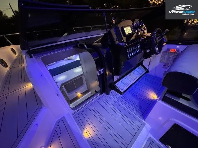 Lancha NHD 325 pés (34 pés) com parelha popa  - Foto 6