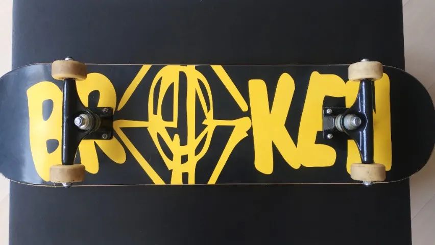 Skate iniciante semi-novo