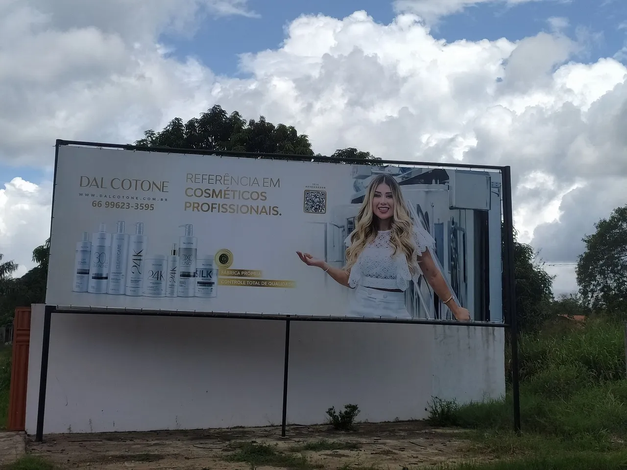 Faixadas e telhado