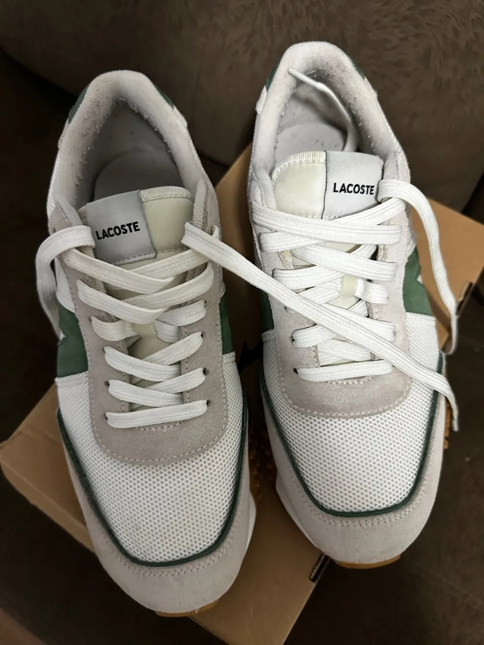 Tênis Lacoste Branco com Detalhes Verdes - Novo!