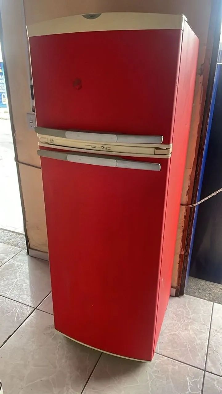 Geladeira Duplex Vermelha