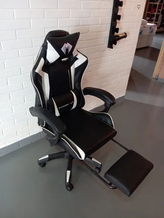 CADEIRA GAMER LINDONA! MARCA: PHYTON FLY COR: PRETA E BRANCO POUCO USO! RECLINÁVEL! - Foto 3