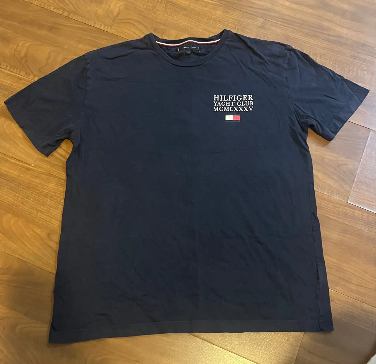 Camiseta Hilfiger (GG)