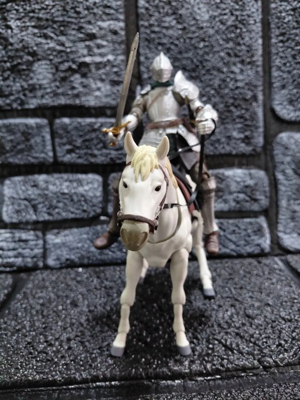 Boneco cavaleiro medieval com head extra e cavalo totalmente articulado perguntar antes de