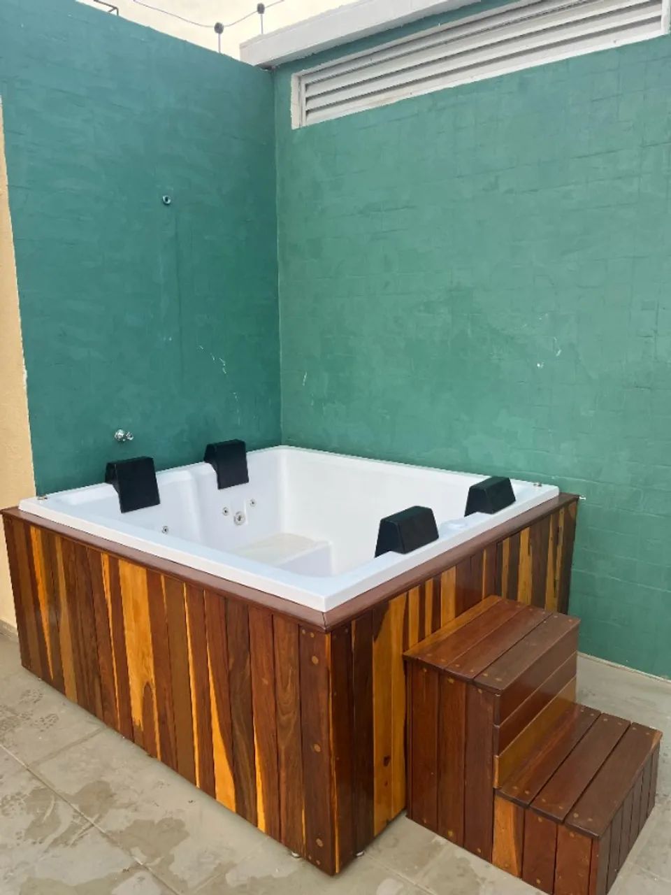 Spa de 4 lugares com Deck em Madeira (jacuzzi, Ofurô, banheira) com hidro e aquecedor. - Foto 2