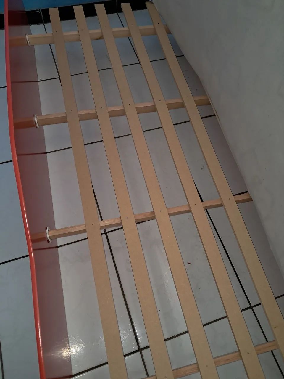 Cama de solteiro seminova