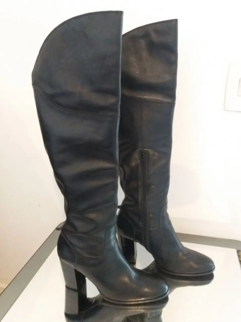 BOTA CORELLO DE CANO LONGO PRETA. LINDÍSSIMA.
