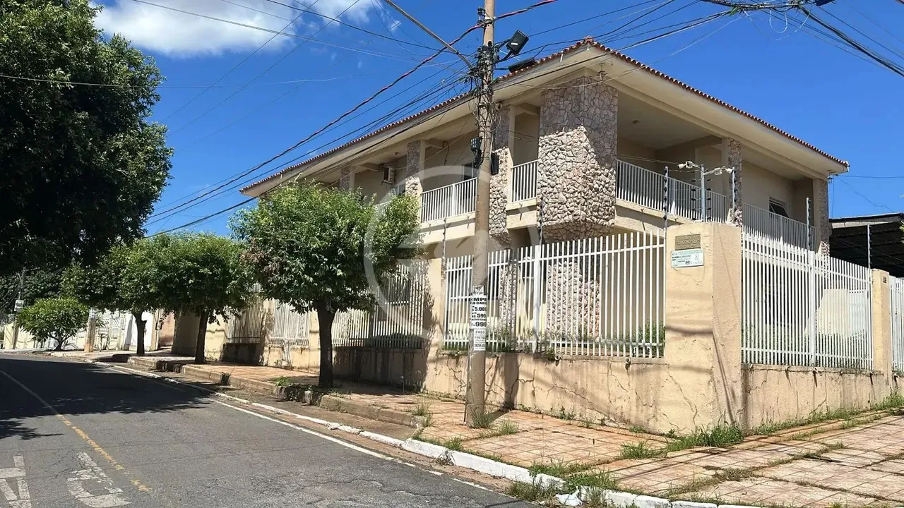 #Vende-se Sobrado na região do Verdão com 480m2 de área construída em um terreno de 487m2