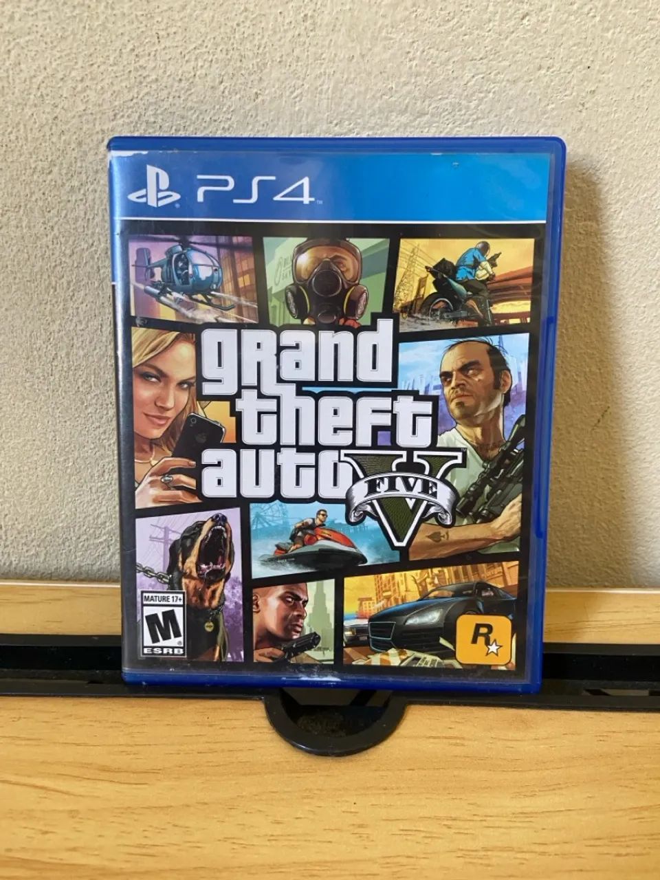 GTA V 5 PS4 mídia física (seminovo) + mapa