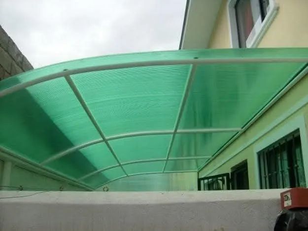 Toldos em policarbonato compacto e Policarbonato alveolar 6mm - Foto 2