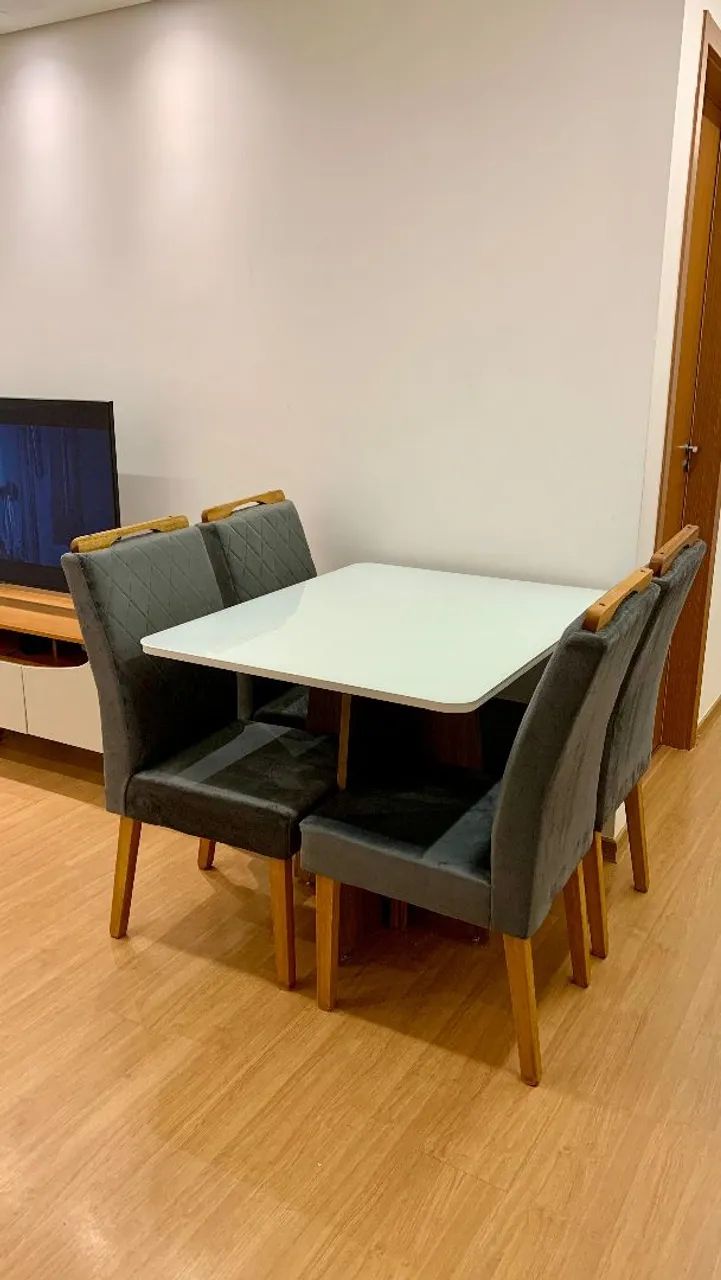 Mesa de Luxo - 4 cadeiras de madeira  - Foto 3