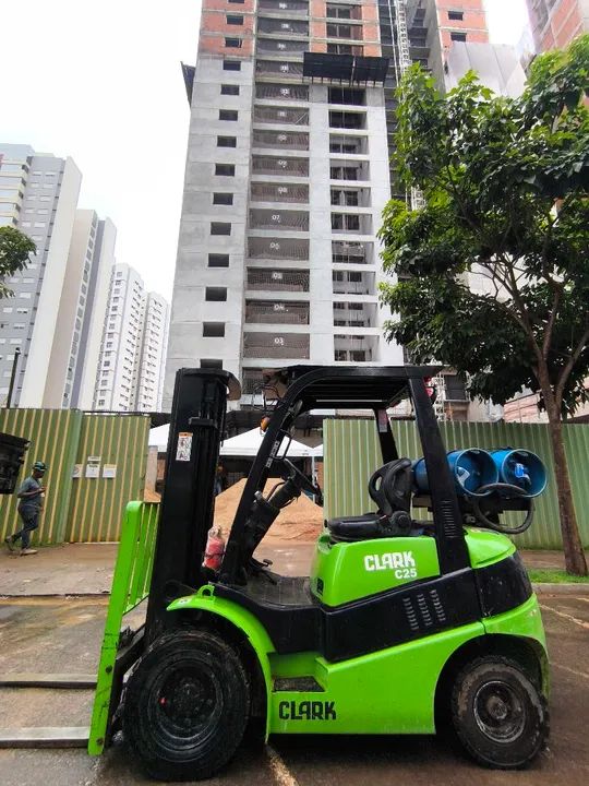 Empilhadeira Clark - Foto 6