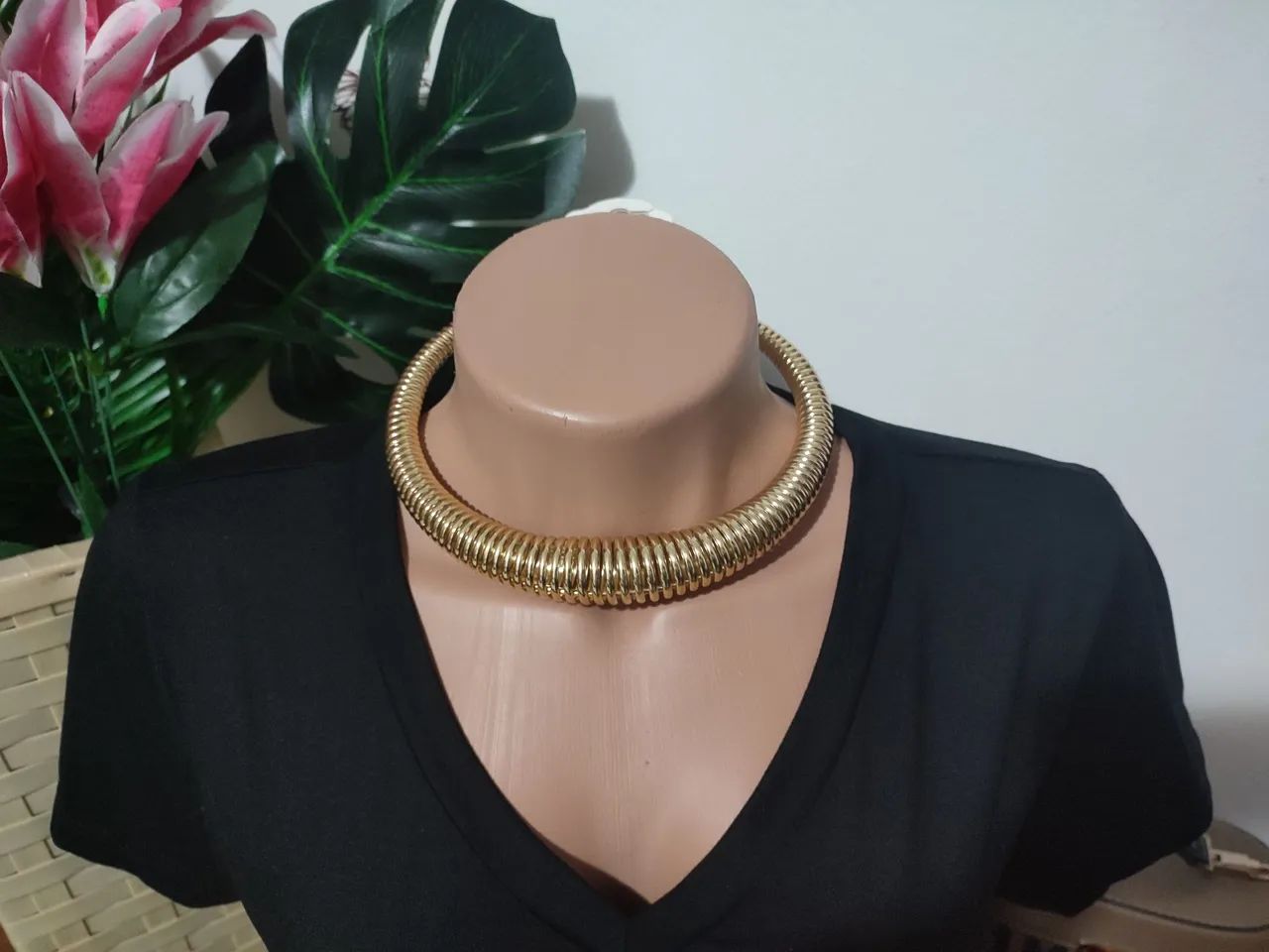 Chocker Elegant Dourado Minimalista 