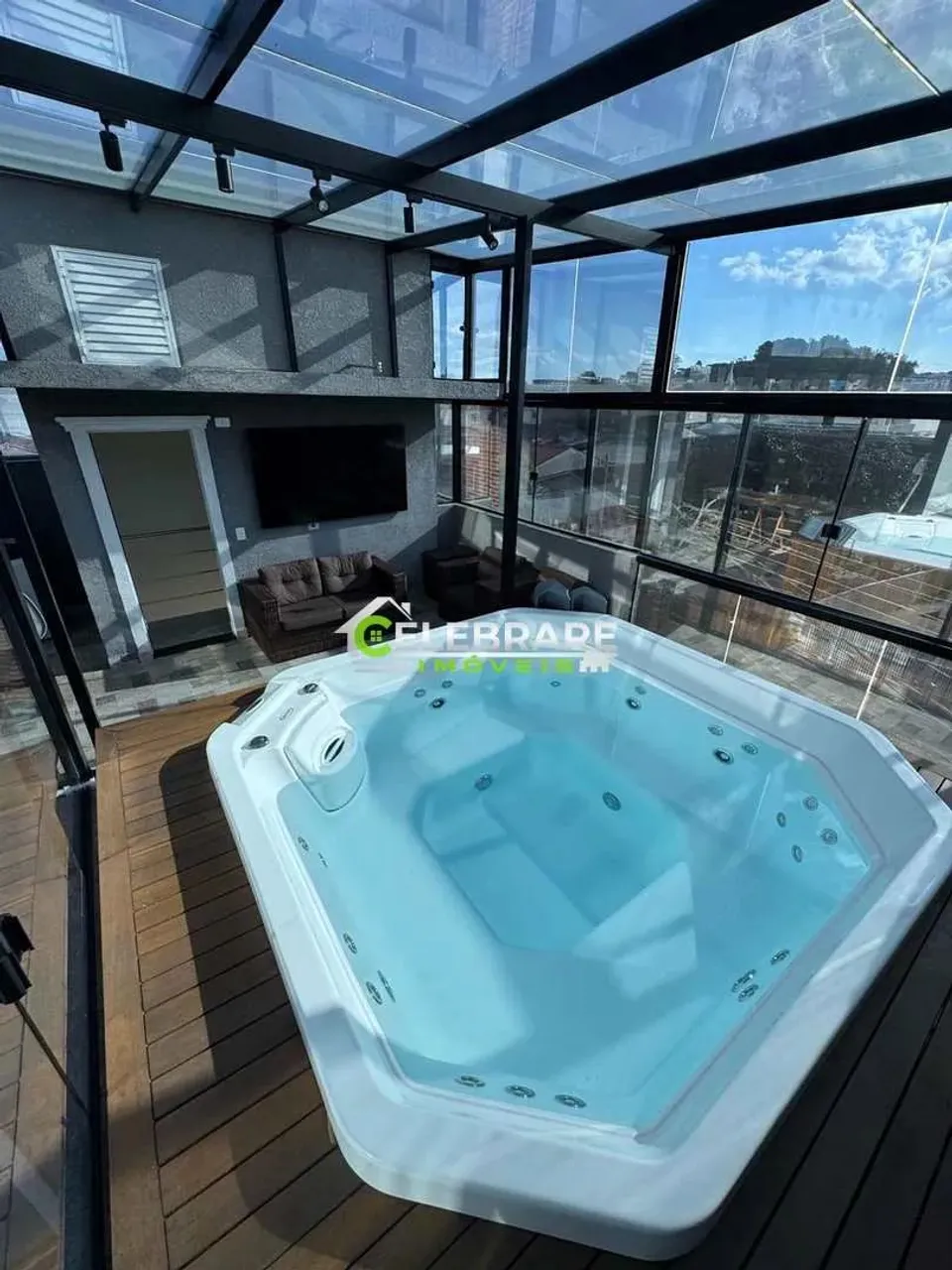 TRIPLEX NO SÍTIO CERCADO! 03 QTOS,SUÍTE,CLOSET,PISCINA,JACUZZI