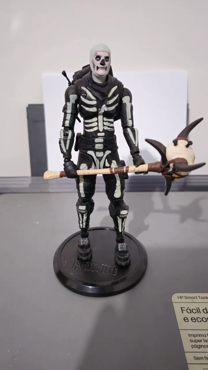 Boneco Fortnite Skull Trooper