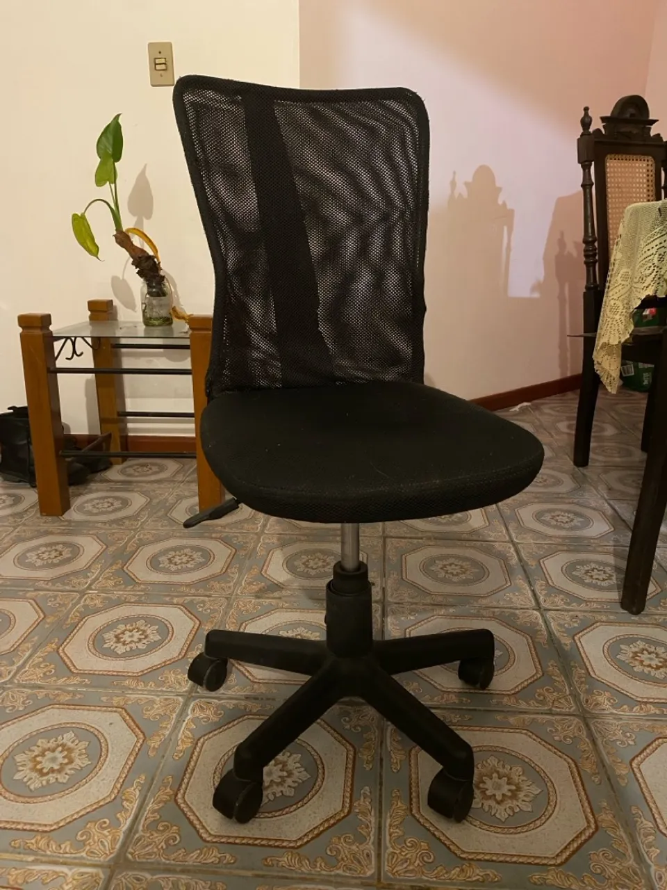 Cadeira de Escritório Ergonômica com Encosto em Tela