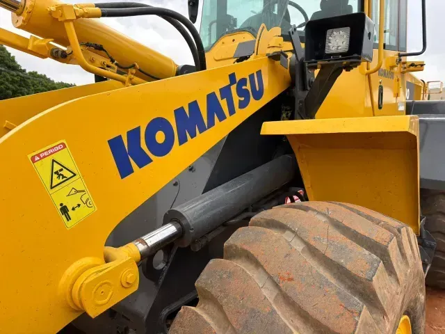 Pa carregadeira Komatso 2016