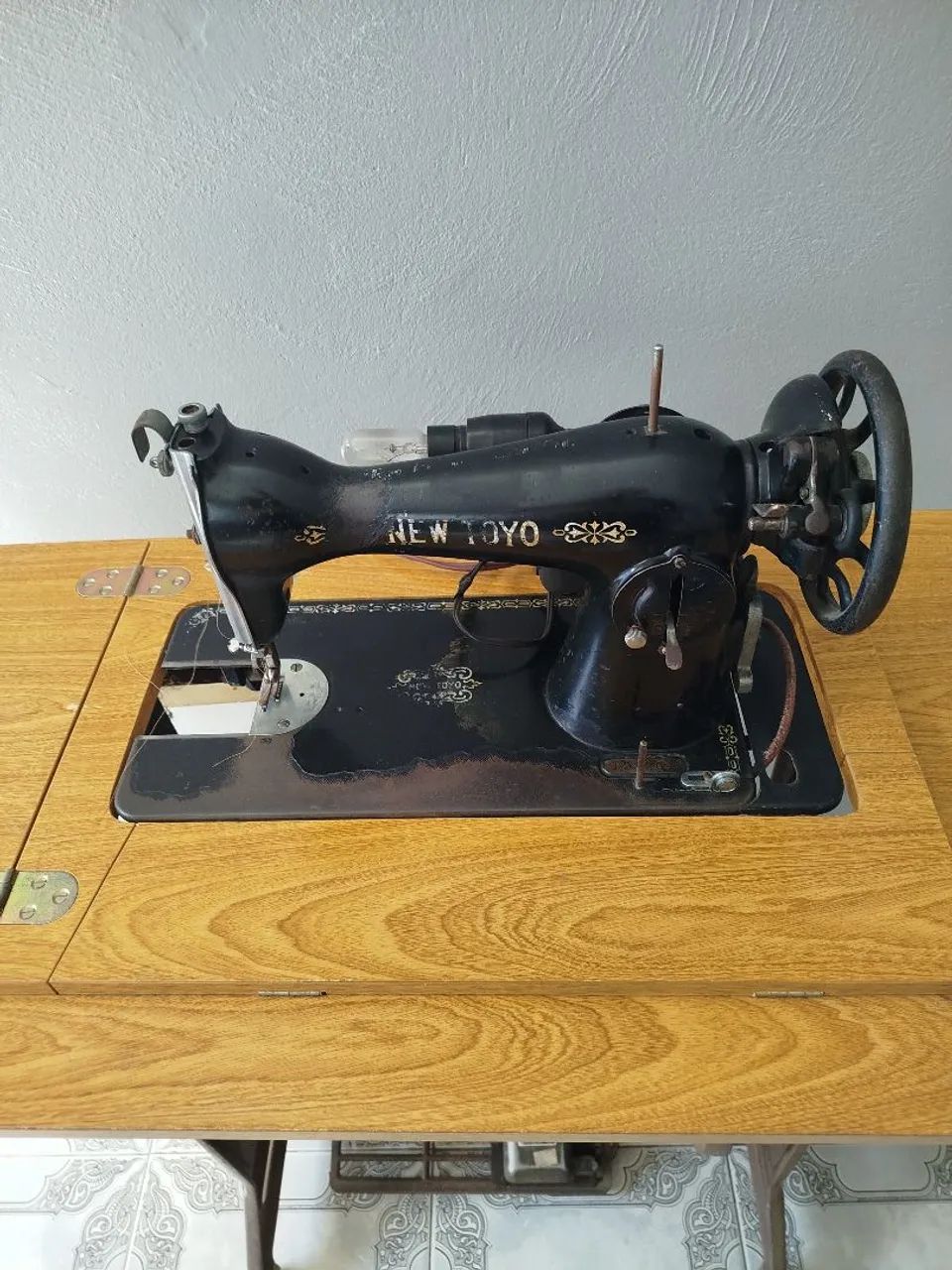 Máquina de costura antiga + pedal funcionando 65082763629186121