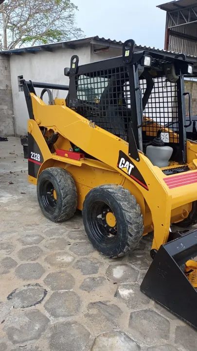 Mini Carregadeira Caterpillar 232B - Foto 4