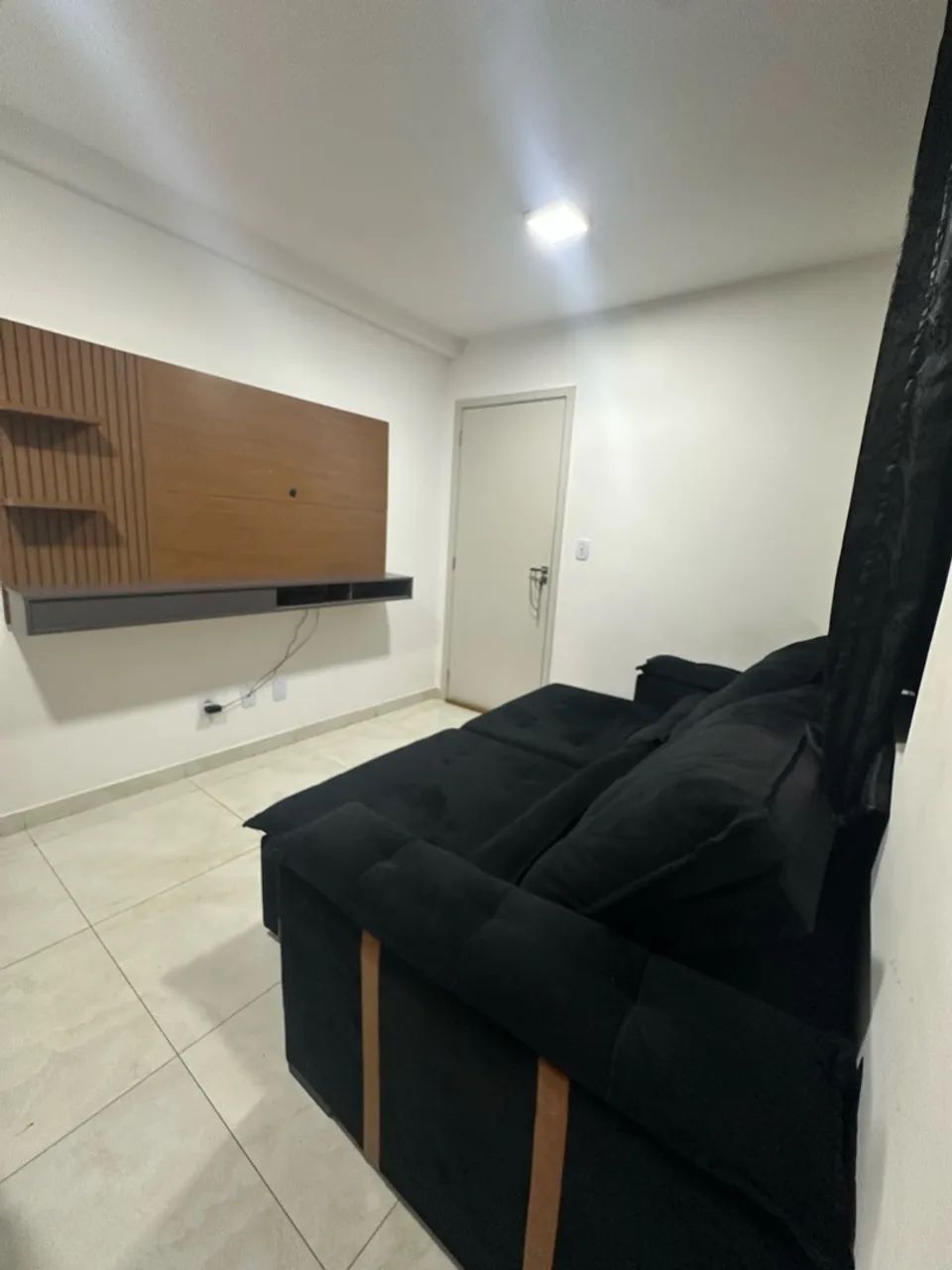 Painel de Sala e sofá retrátil 2,3