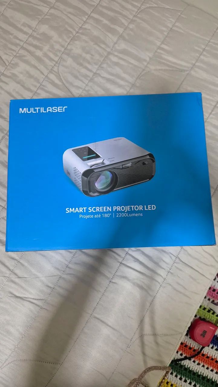  PROJETOR LED MULTILASER <br>Projete até 180"<br>2200Lumens
